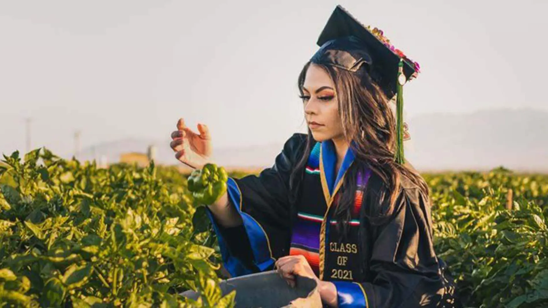 Esta joven mexicana quiso honrar esto luego de obtener su título universitario en los Estados Unidos